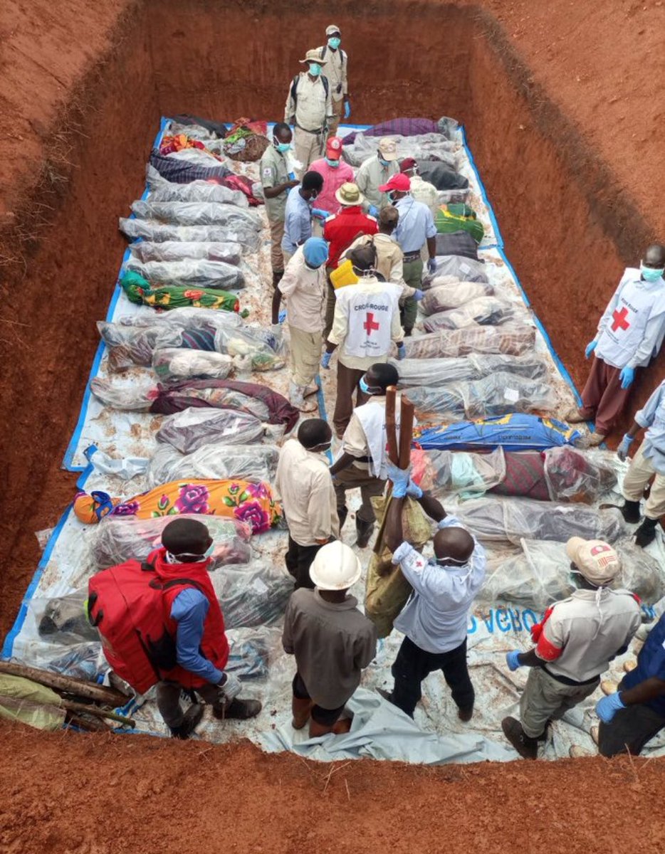 Not to be insensitive to those who were killed by FARDC-FDLR-Wazalendo coalition ‘s bombardement in refugee camp, but anyone who saw Congo burying over 60 people who were killed by flood in common grave in 2023, May, in kalehe . Anyone who knows that just the day before