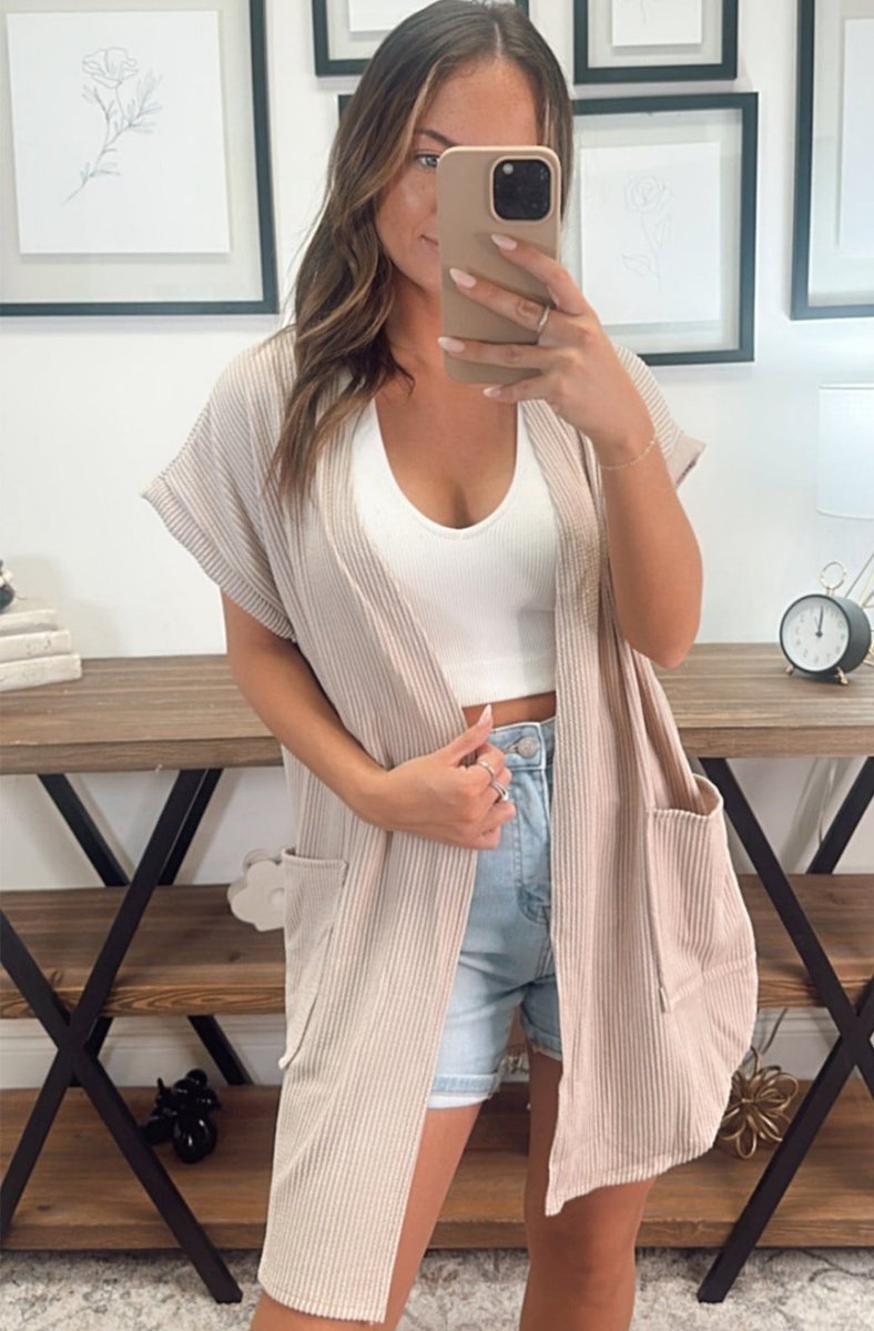 Perfect light weight summer cardigan! Shop the look here Swankkc.com and use discount code May20 and get 20% off everything in the shop!
#HotGirlSummerTour #OnlineBoutique #ootd #summervibes #SummerStyle #ontrendfashion