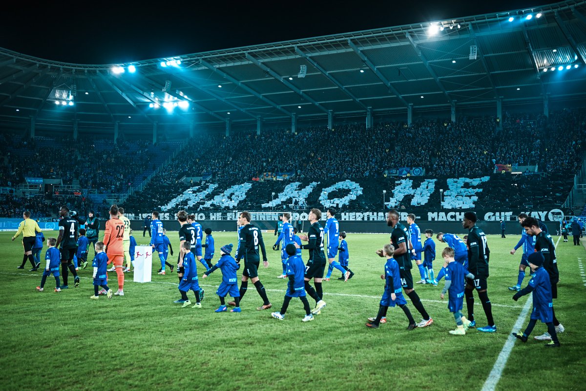 1️⃣7️⃣ Heimspiele, 1️⃣7️⃣ einzigartige Erlebnisse in unserem Fußballtempel! 🏟️ Die Dankbarkeit und der Respekt für den unglaublichen Support in dieser Heimsaison ist nicht in Worte zu fassen - Die Bilder sprechen für sich! 💙 🤍 Morgen kommt der zweite Teil! 🔜 🖼️ #KSCmeineHeimat