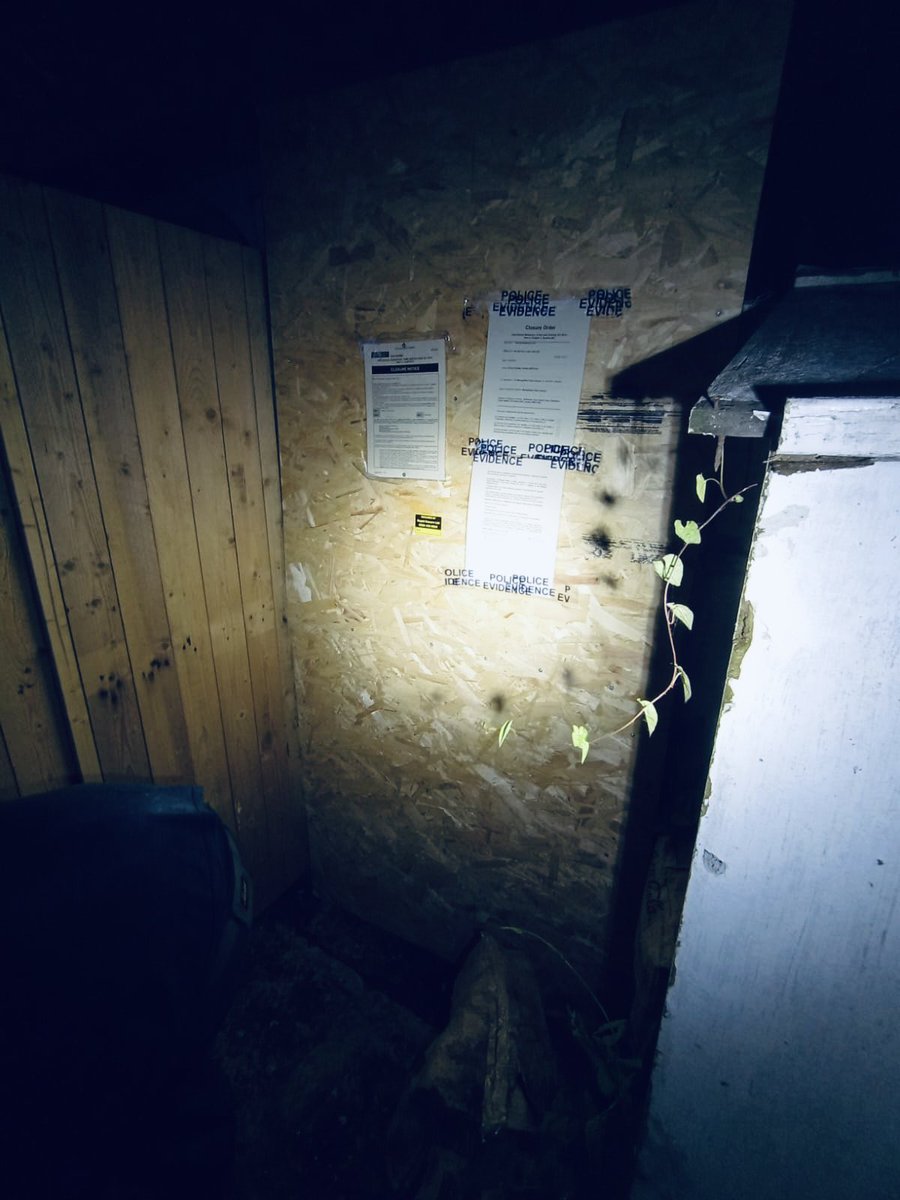 MPSHarlesden's tweet image. #HarlesdenTCT attended El Tacos in Park Parade after reports people were breaching the #ClosureOrder. On arrival it appeared the premises had been accessed at some point and that someone was sleeping in the shop area. Officers have now re boarded the access points #Harlesden