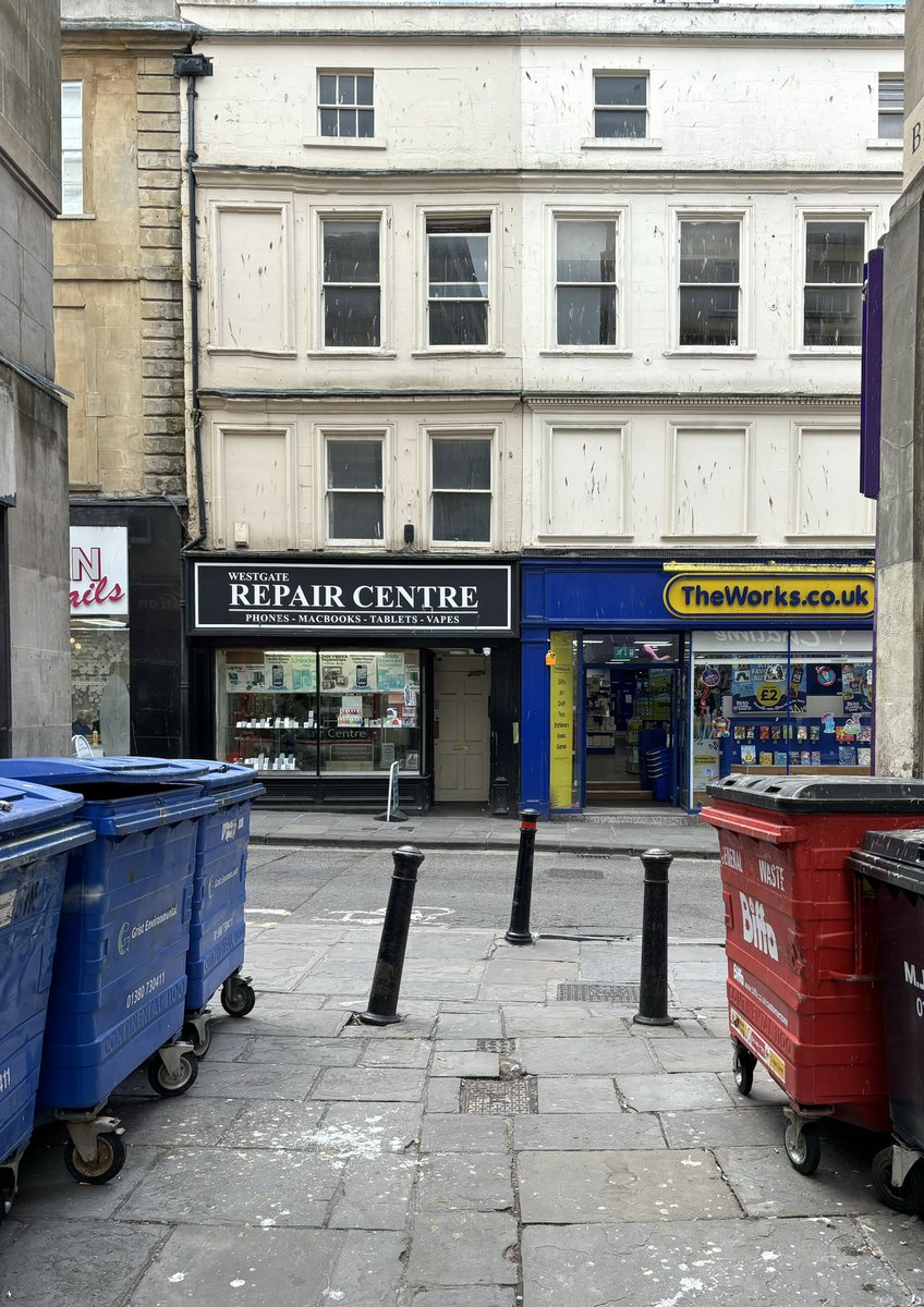 Leighlines's tweet photo. Bath’s LibDems should focus on keeping the city clean and preserving heritage. Wobbly bollards, bird crap and cracked pavements are a shame.
How much will it cost us to maintain all the new bollards in the Ring of Steel and cycle lanes? @bathnesld @Wera_Hobhouse
#SaveBath https://t.co/P4EQEedVom