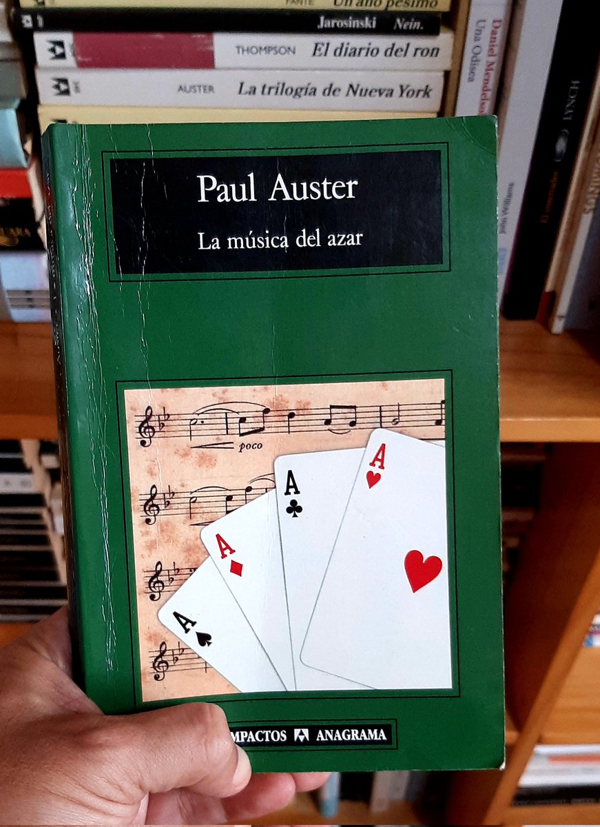 'Una vez que un hombre empieza a reconocerse en otro, ya no puede considerar a esa persona un extraño. Quiera o no, se ha establecido un vínculo'. Paul Auster. 'La música del azar'.