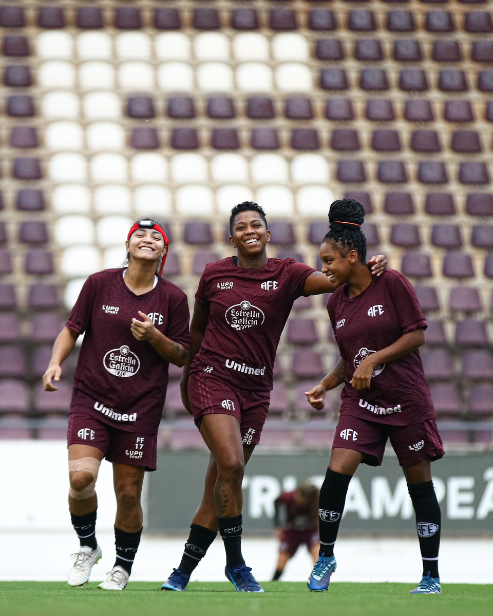 guerreirasgrena's tweet photo. Bora pra mais um dia de treino com o nosso trio ᴄᴀsᴄᴀs ᴅᴇ ʙᴀʟᴀ que não perde uma boa risada! 😆🇱🇻

📸: Cárila Covas/Ferroviária SAF

#GuerreirasGrenas #BrFeminino https://t.co/CLbs6KhhMr