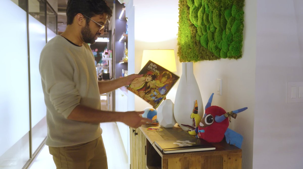 hadescookbook's tweet image. I spy with my little eye... 👀

See Hell&apos;s Kitchens in Supergiant Games&apos; office! youtu.be/a_KHZW_1IKA 🍳🔥✨