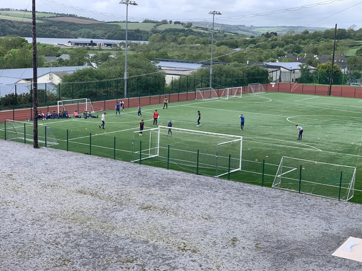 Well done to our @KinsaleComSch students who completed their Foundation GAA Coaching course today. These students now look forward to using the skills they learned to coach with their clubs @SECork_GDC @KinsaleGaa @sliabhrua1 @TractonGAAClub @CourceysGAA @BallinhassigGAA @