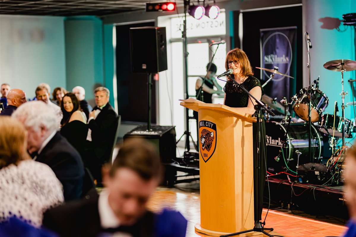 An honour to compère the <a href="/RunwithitHull/">RunWithItHull</a> Charity Dinner on Friday <a href="/MKM_Stadium/">Tigers Events at the MKM Stadium</a>. Great to see so many people there, catch up with familiar faces &amp; meet new ones! The night raised a massive £19,104 to help RWI continue their amazing work. Thankyou. 👏👏👏Photo: Dandrew Photography.