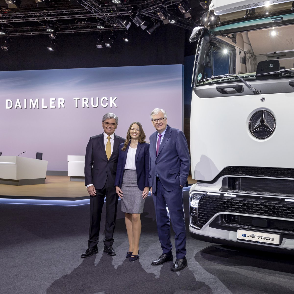 After a record year: Daimler Truck reaffirms strategic ambitions at the General Meeting. Looking to the future, #DaimlerTruck has set itself clear ambitions: To fully exploit its profit potential and lead the industry in sustainable transportation.🚛🚌
👉️dth.ag/2024agm