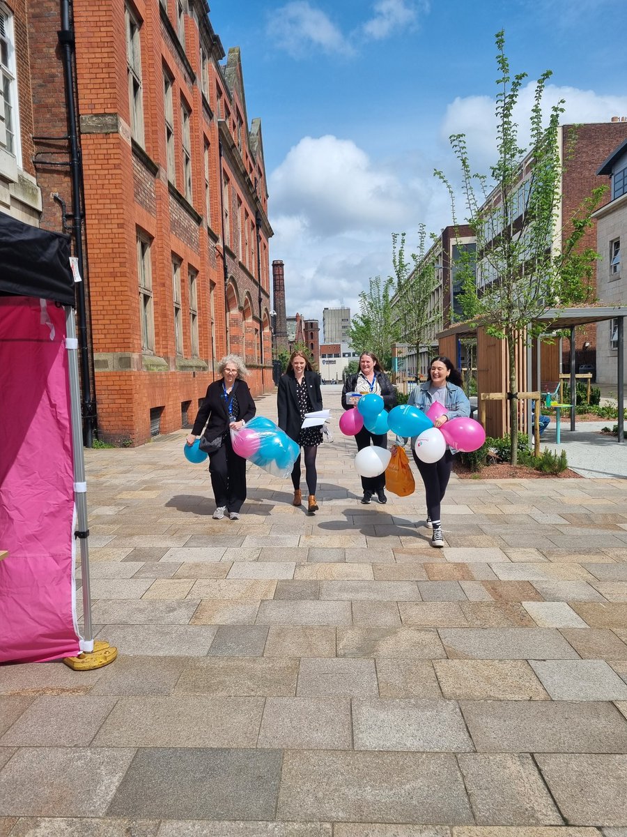 Thank you everyone for popping by and getting cake 🎂, supporting @lbsorg and @DementiaUK on this sunny lunch time bake sale! We raised £272 total for Charity!! Next year #DementiaActionWeek again 🍰🧁🎂!