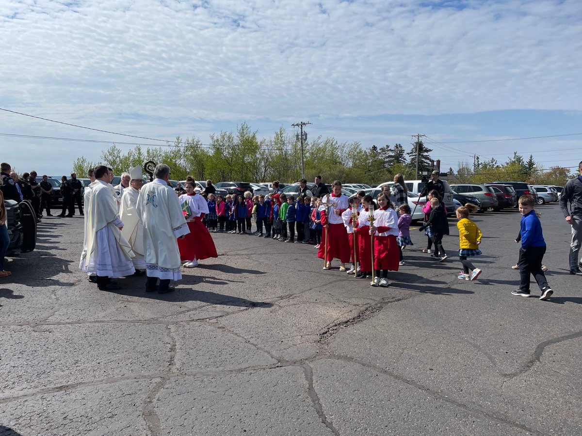 Today, members of DPD attended the Diocese of Duluth and Stella Maris Academy Blue Mass at the Cathedral of Our Lady of the Rosary. This mass occurs ever year during National Police Week and honors the men and women in law enforcement who've lost their lives in the line of duty.