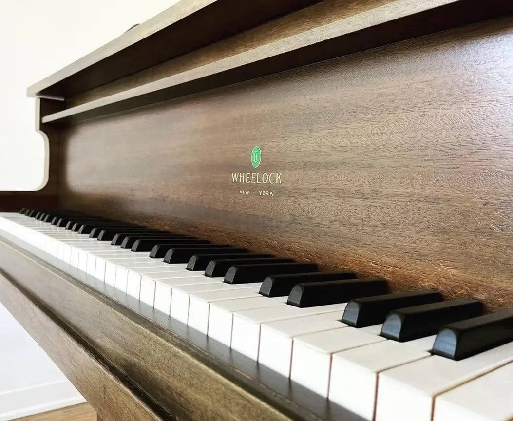 🎹 “Contrary to probably many other pianos in European stately homes, this grand piano was never intended as a prestige and show piece, but functioned as a family instrument.” Read Frido Mann’s account of our precious piano here (in German): thomasmanninternational.com/de/fundstueck_… #thomasmann