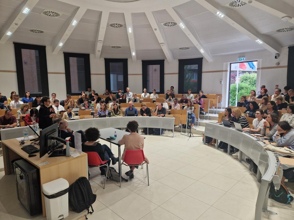 Daniele Di Mitri (@dimstudi0) on Twitter photo Local research community panel at the <a href="/jtelss/">JTELSS</a> summer school at Campus Rimini of <a href="/Unibo/">Università di Bologna</a>
with speakers
<a href="/BaccagliniAnna/">Anna Baccaglini-Frank</a> <a href="/dataibi/">Davide Taibi</a>
Maurizio Gabbrielli & <a href="/DanielaTafani/">Daniela Tafani</a>
discussing on improving the acceptance of education technologies and fostering interdisciplinarity
#jtelss24 Local research community panel at the <a href="/jtelss/">JTELSS</a> summer school at Campus Rimini of <a href="/Unibo/">Università di Bologna</a>
with speakers
<a href="/BaccagliniAnna/">Anna Baccaglini-Frank</a> <a href="/dataibi/">Davide Taibi</a>
Maurizio Gabbrielli & <a href="/DanielaTafani/">Daniela Tafani</a>
discussing on improving the acceptance of education technologies and fostering interdisciplinarity
#jtelss24