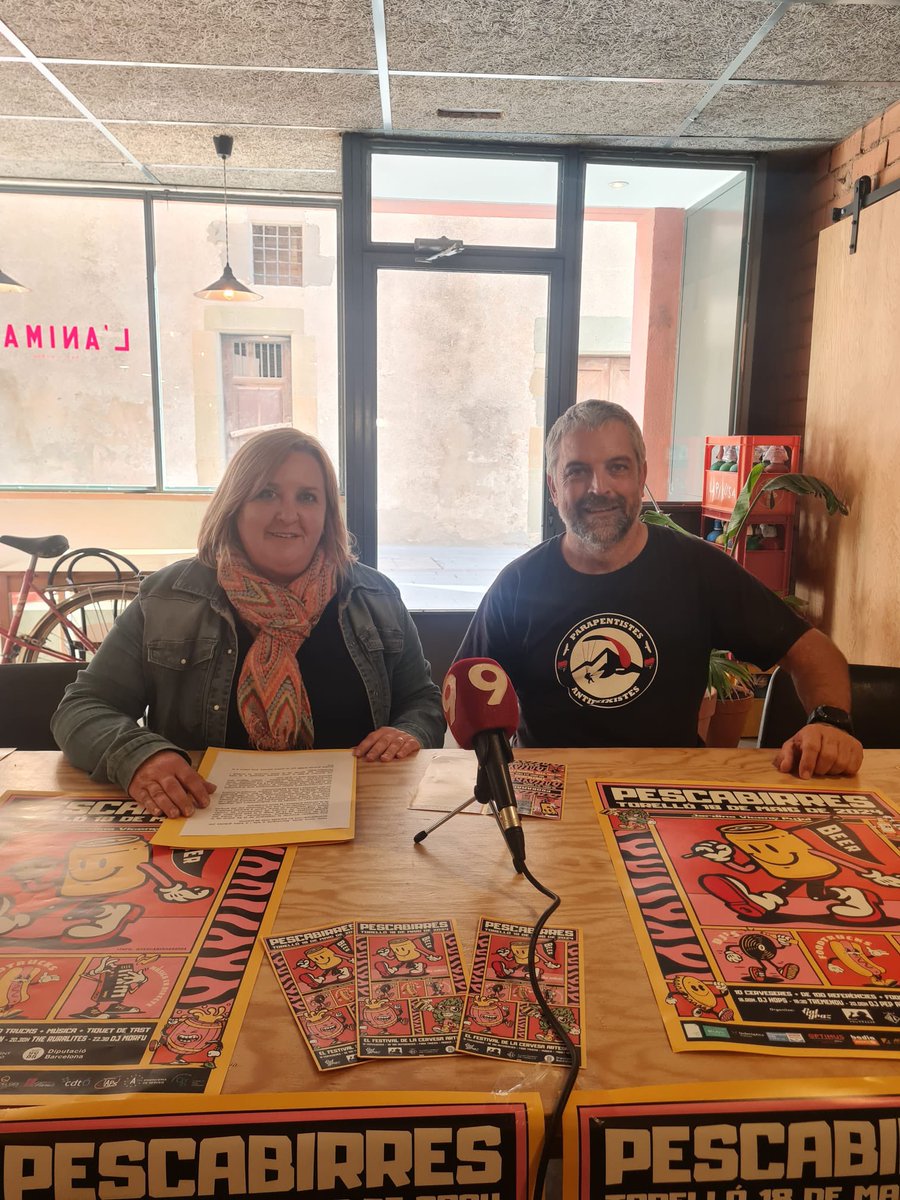 La regidora de Comerç, Montse Tort, i Roger Morfulleda, en nom de l’organització, presenten el Pescabirres 2024, que es celebrarà aquest dissabte, a partir de les 4 de la tarda als jardins Vicenç Pujol. torello.cat/event/pescabir…