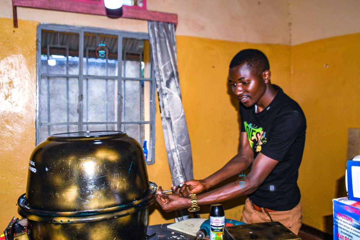 Gitega's tweet photo. Umusore Timoteyo Nicoyangereye ni umwe mu rwaruka aturuka i @Gitega ku mutumba #Mahonda zone #Kavumu  muri komine @RyansoroCommune, yashize ahabona amashiga(Imbabura) ateye igomwe abicishije  mw' ihinguriro (#SGEC) yatanguje,  rikora imbabura nyabwonko. @PAEEJ_Burundi https://t.co/86jtJVC6pS