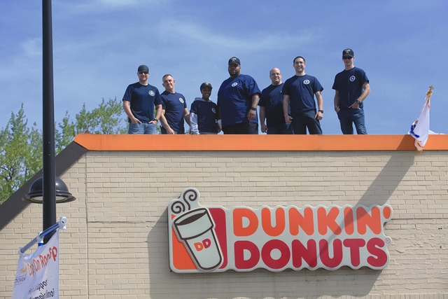 .@VOPpolice is joining law enforcement agencies across the state in in the annual Cop on a Rooftop fundraiser to benefit the athletes @SO_Illinois. Stop by until noon TODAY (May 17) at the Dunkin' Donuts at 6820 Roosevelt Rd. to lend your support: soill.org/blog/events/du… #OakPark