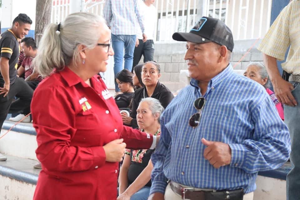 EmmaRiveraCm's tweet photo. Emma Rivera candidata a la diputación local por el distrito XIII con cabecera en Zitácuaro, Michoacán, acudió a la localidad de Timbineo, con un gran recibimiento por parte de nuestros amigos. Es importante la continuidad de la 4T.

#quelajusticiasehagaley
#EmmaRivera https://t.co/QOjxwyxxu5