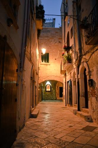 C'è sempre una via d'uscita. E se non la trovi sfonda i muri. (Cit.) #cosaCiManca @UnTemaAlGiorno Polignano - Puglia