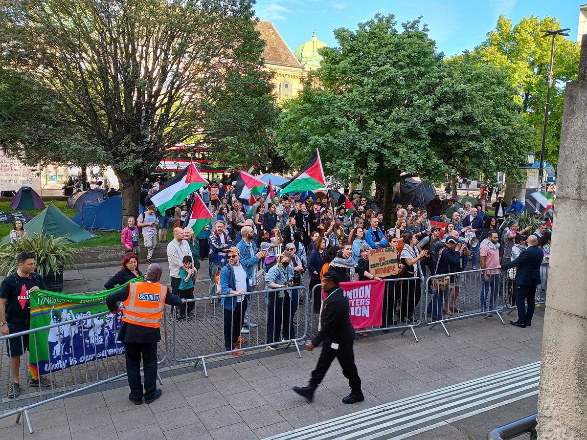 Hackney Town Hall Square now #FreePalestine #HackneyDivest