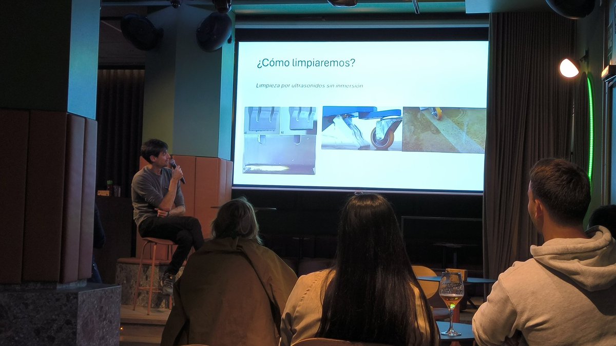 Limpia? Pedazo de charla de Jon Ander! @TeknikerOficial en @sciencebilbao en el Davinci.