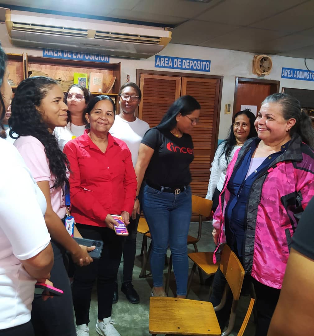 #15Mayo. Gracias a nuestro amado presidente <a href="/NicolasMaduro/">Nicolás Maduro</a>, acompañamos a nuestras valiosas mujeres en el encuentro Nacional de la Gran Misión Mujer 2do Vértice. #Carabobo. 

<a href="/gtorodelara/">Gisela Toro Hernández</a> 
<a href="/_LaAvanzadora/">Yelitze Santaella</a> 
<a href="/MPPEDUCACION/">MPPEDUCACION</a>