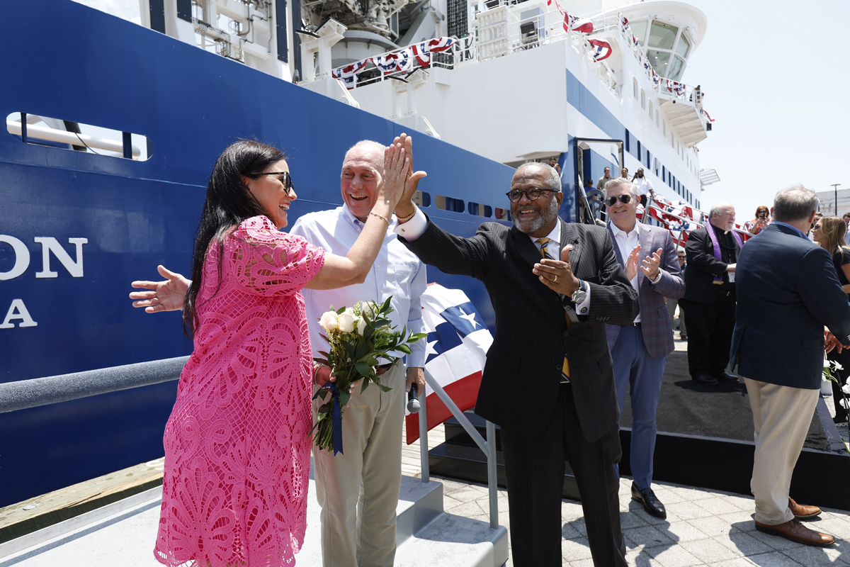 USCleanPower's tweet image. Offshore wind supports American shipbuilding. 🚢

This weekend in Louisiana, #ACPMember @OrstedUS christened the ECO Edison, the first-ever US-made offshore wind service operations vessel, which will be vital to the construction of offshore wind projects in the Northeast.

Great…