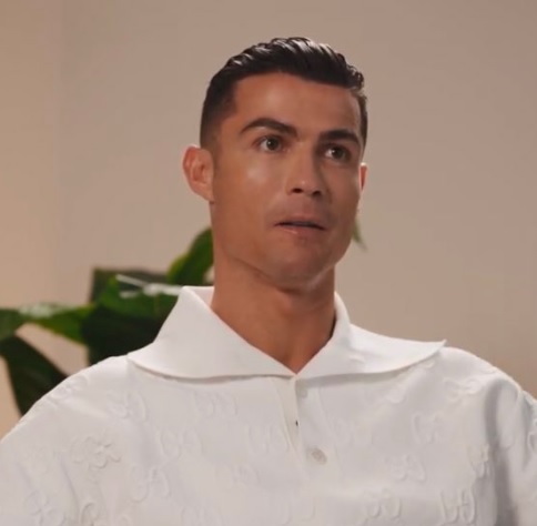 Cristiano Ronaldo: '7 yaşında sokakta top oynarken bir yıldız olacağımı hiç düşünmemiştim. Bugün geldiğim noktayı hiç hayal etmemiştim.' (Whoop)