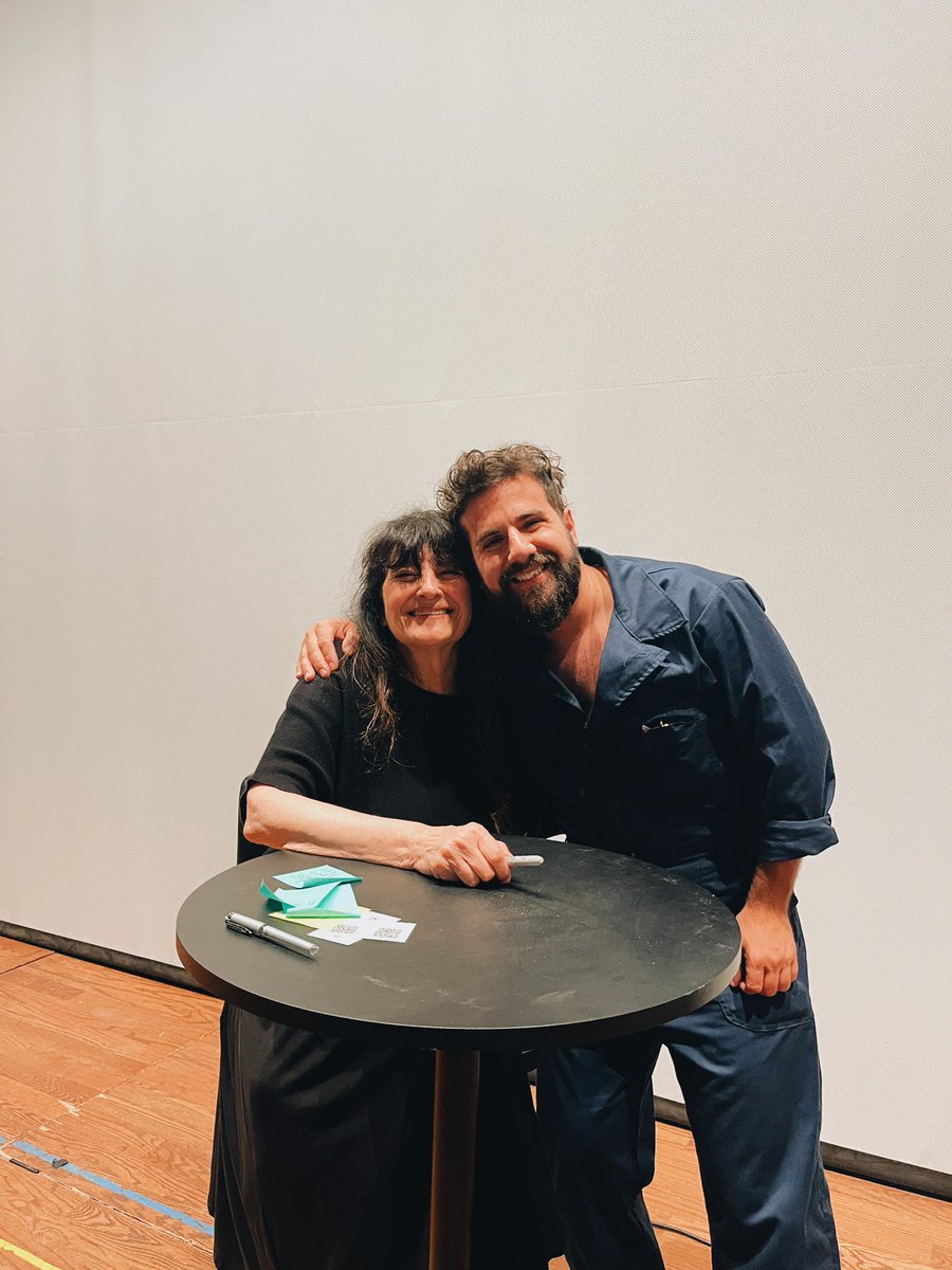 Last night I helped out at the book event for multi James Beard Award winning food writer, restaurant critic, cookbook author, NY Times bestselling memoirist, and novelist, Ruth Reichl at the historic theater in Long Beach. 🥰