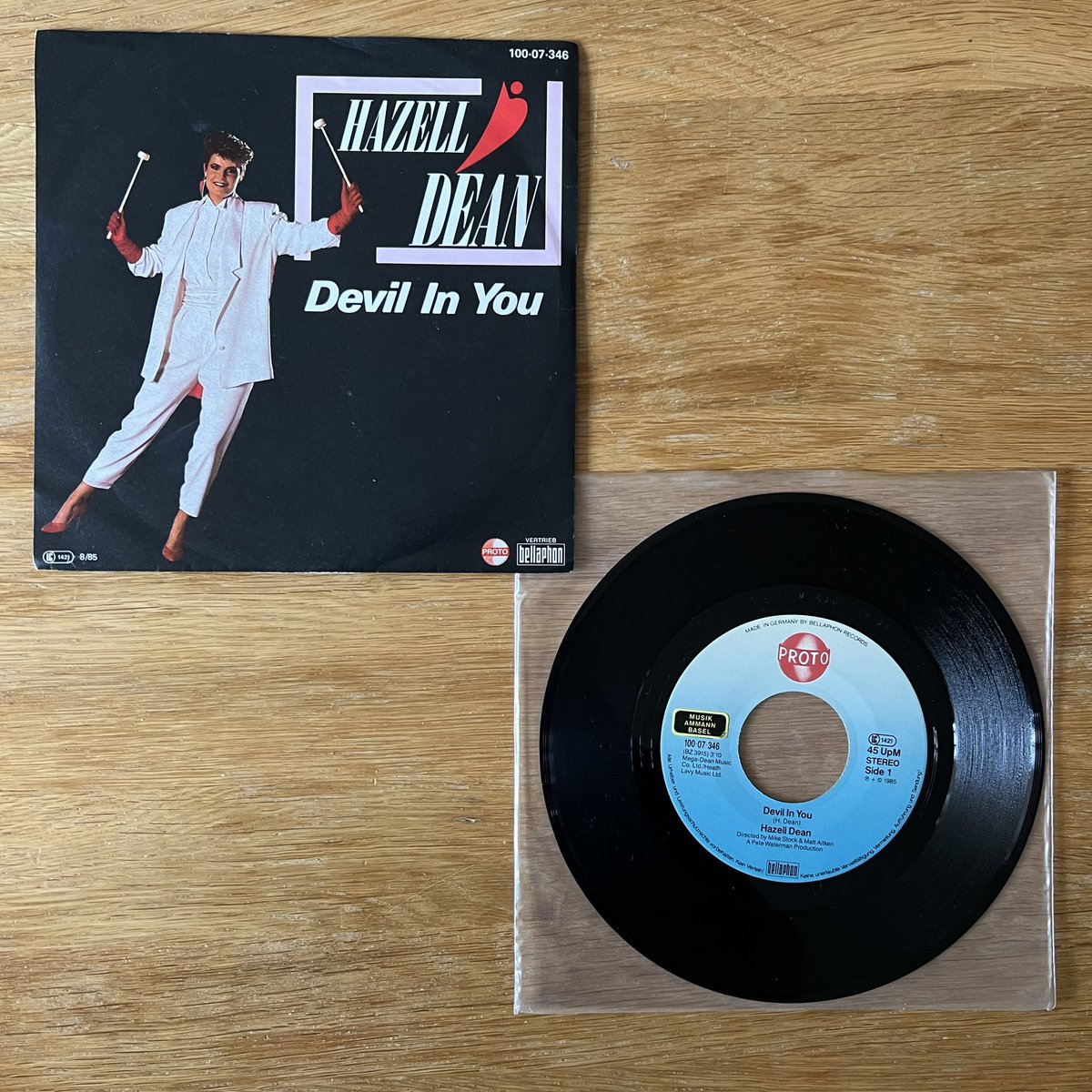 RetroPopBoy's tweet image. #StockAitkenWaterman single No 10 was “The Devil in You”, by Hazell Dean. It was released on 7” format in Germany in January 1985, but didn’t chart. Both sides of the sleeve are identical. &amp;lt;PWL&amp;gt; Hit Factory
#StockAitkenWaterman #SAWCollection #PWLCollection
#PWL40 #PWL