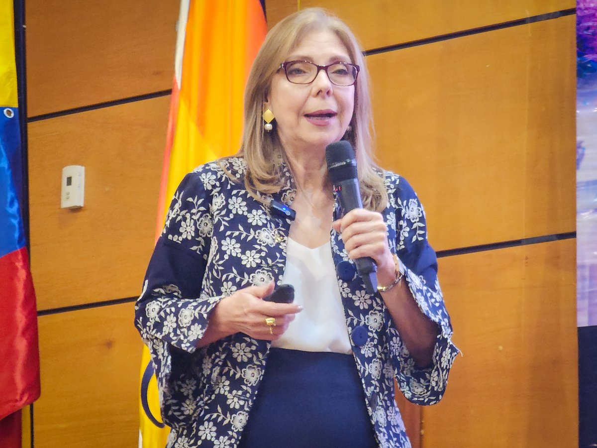 <a href="/ConstanzaAbadia/">Constanza Abadia</a> <a href="/UNAD_ZCBOY/">UNAD Zona Centro Boyacá</a> ¿Cómo construir relaciones de felicidad y bienestar en la vida cotidiana? 🤔

Estos son5️⃣aprendizajes que nos deja la conferencia sobre la felicidad ✨ y desarrollo humano en el ámbito organizacional e individual.💼👨🏻‍💼

1.🌟 La felicidad y el bienestar no se lo podemos delegar a