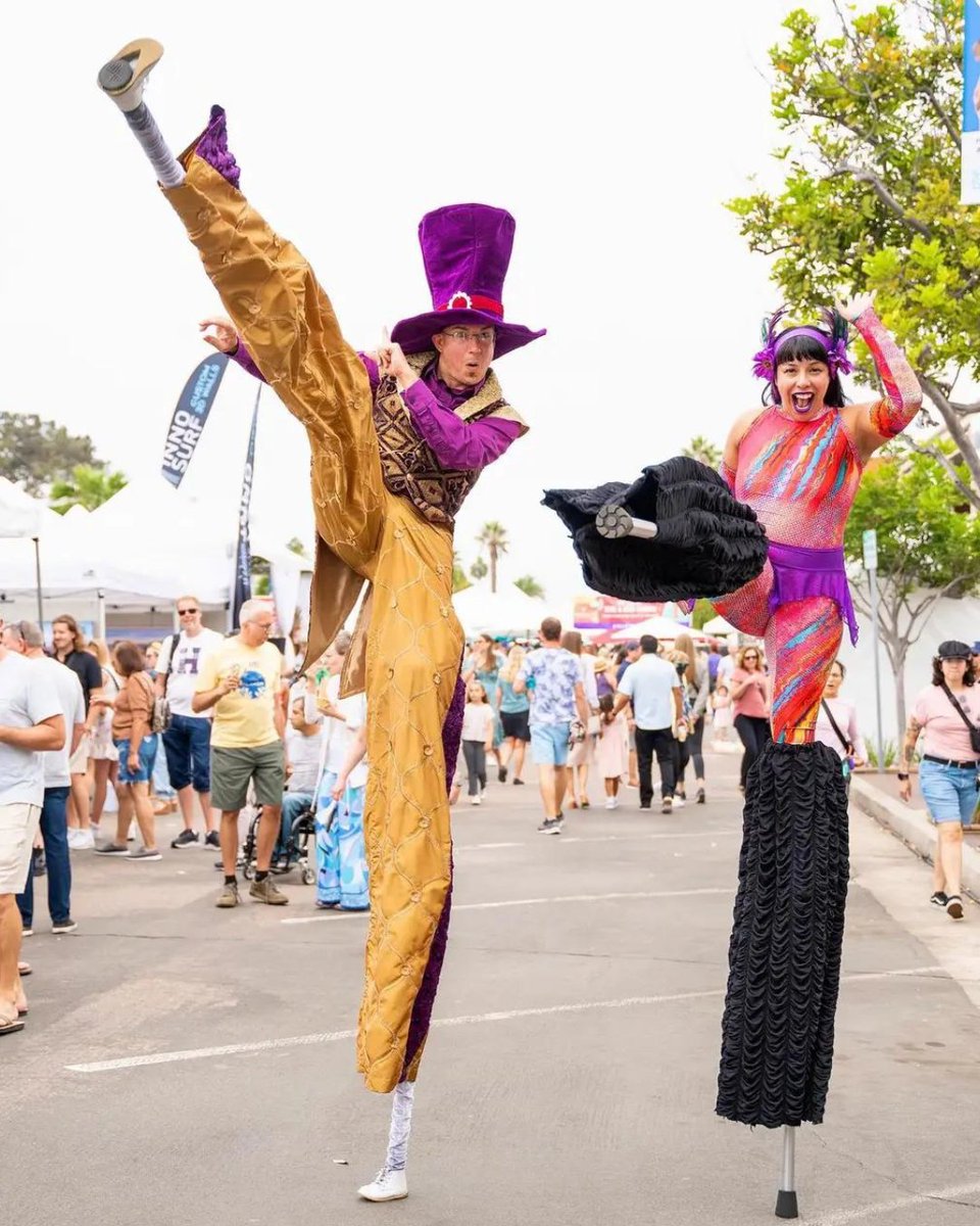 Kicking high into the sky ☁️ 
#cirquequirk #circus #stilts #stiltwalker #stiltwalking #CircusEntertainment #cique #entertainment #CircusLife #PerformanceAct #PartyPlanner #EventPlanner #HighKicks #UniqueTalent