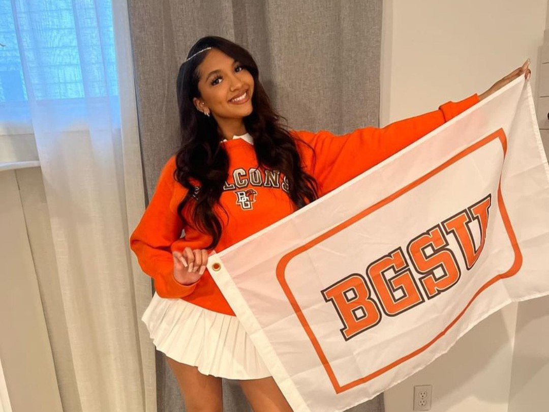 bgsu's tweet photo. Welcome to some of the best years of your life.🧡 We can’t wait to have our #FutureFalcons on campus this fall. #BGBound https://t.co/eY5YXINPEO