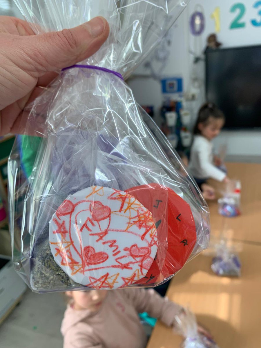 craoroso's tweet photo. #grazas #familias do @craoroso polo voso #apoio #axuda #colaboracion #implicacion sodes o #numero1 #number1 #lecturaefamilias #diadasfamílias #diadelasfamilias #oroso @concellodeoroso @Xunta @bescolaresgal @cafigalicia https://t.co/grdCEN3IWA