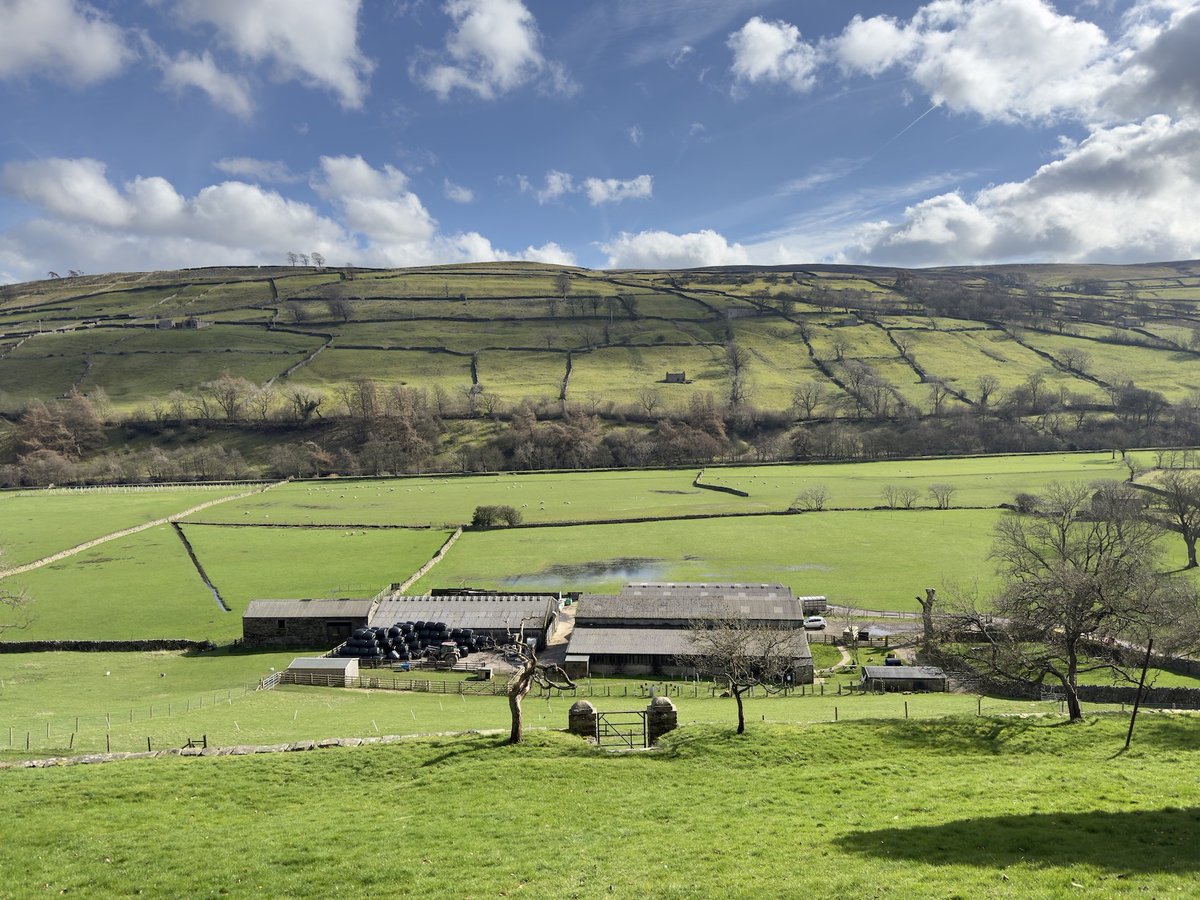We're running a FREE day for families at Hazel Brow Farm in #Swaledale on Monday 27 May from 11 am - 2 pm. Come and enjoy a day at the farm and explore the wildflower meadows, nature trail and meet the farm animals. BOOK HERE 👇 ticketsource.co.uk/booking/select… @heritagefunduk