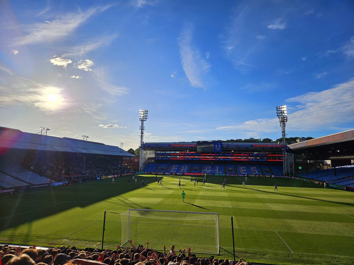 Lovely bit of sunshine in London SE25 😎🔴🔵