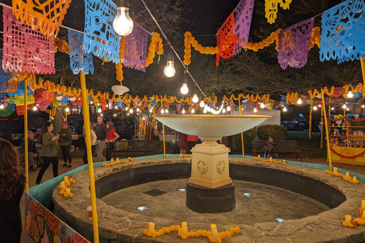 In_Depth_Events's tweet image. 💫Let the charm of patio bulb stringers elevate your next event.💡From outdoor gatherings to indoor soirées, these versatile stringers create a cozy, inviting ambiance. Discover the magic of bistro lighting and café stringers, adding an elegant or lively touch to any occasion.