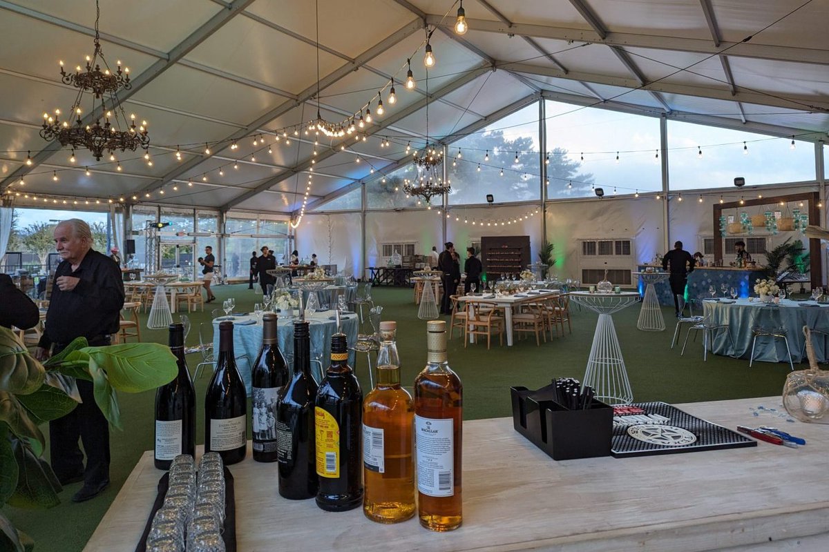 In_Depth_Events's tweet image. 💫Let the charm of patio bulb stringers elevate your next event.💡From outdoor gatherings to indoor soirées, these versatile stringers create a cozy, inviting ambiance. Discover the magic of bistro lighting and café stringers, adding an elegant or lively touch to any occasion.