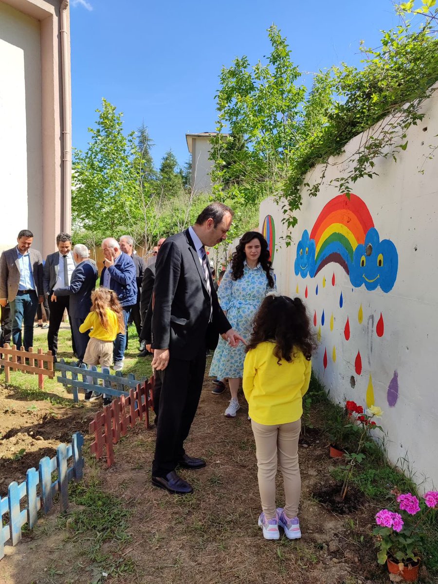 İlçe Milli Eğitim Müdürümüz Cengiz Uç, Şube Müdürlerimiz Hakan Kırçıl ve Ahmet Gültekin ve okul müdürlerimiz Kestel Mehmet Akif Ersoy İlkokulu’nun “Tarım Uygulama Bahçesi ve Doğa Sınıfı” açılış törenine katıldı.
<a href="/Alireisoglu34/">Dr. Ahmet ALİREİSOĞLU</a> <a href="/cengizucc/">Cengiz Uç</a>