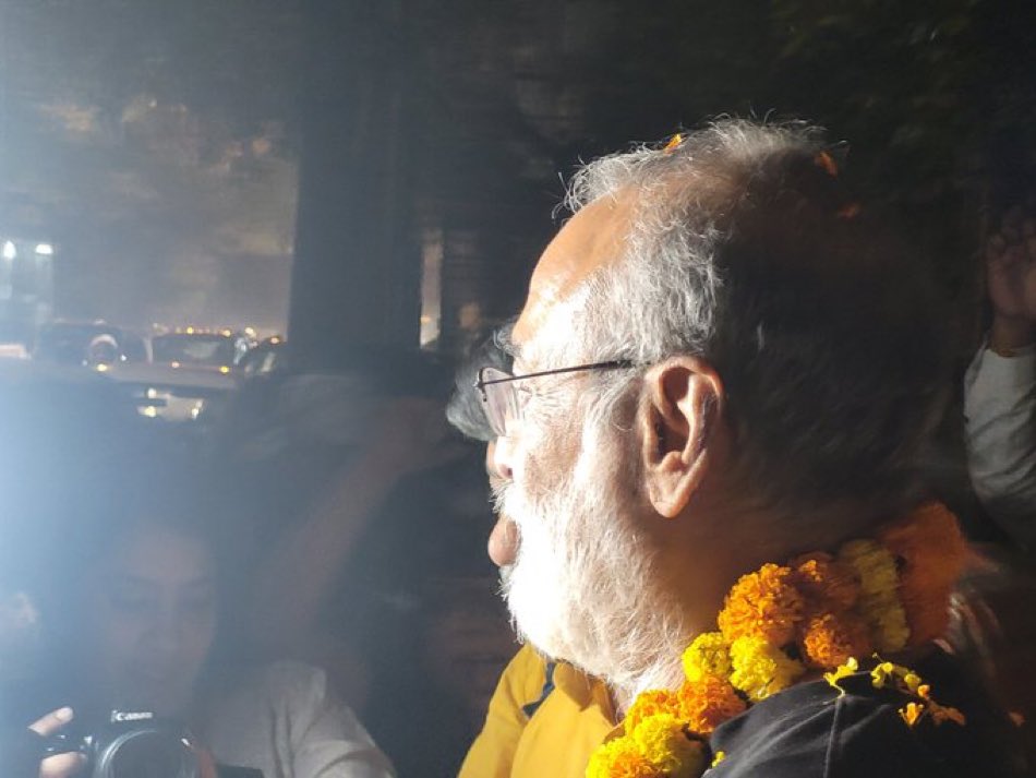 mandeeppunia1's tweet photo. जेल के ताले टूटे, पत्रकार प्रबीर छूटे!

प्रबीर अकेले ऐसे पत्रकार हैं जो घोषित आपातकाल में भी जेल गये थे 

और अब उन्हें इस अघोषित आपातकाल में भी जेल काटनी पड़ी है. https://t.co/LzK1lCOcRL