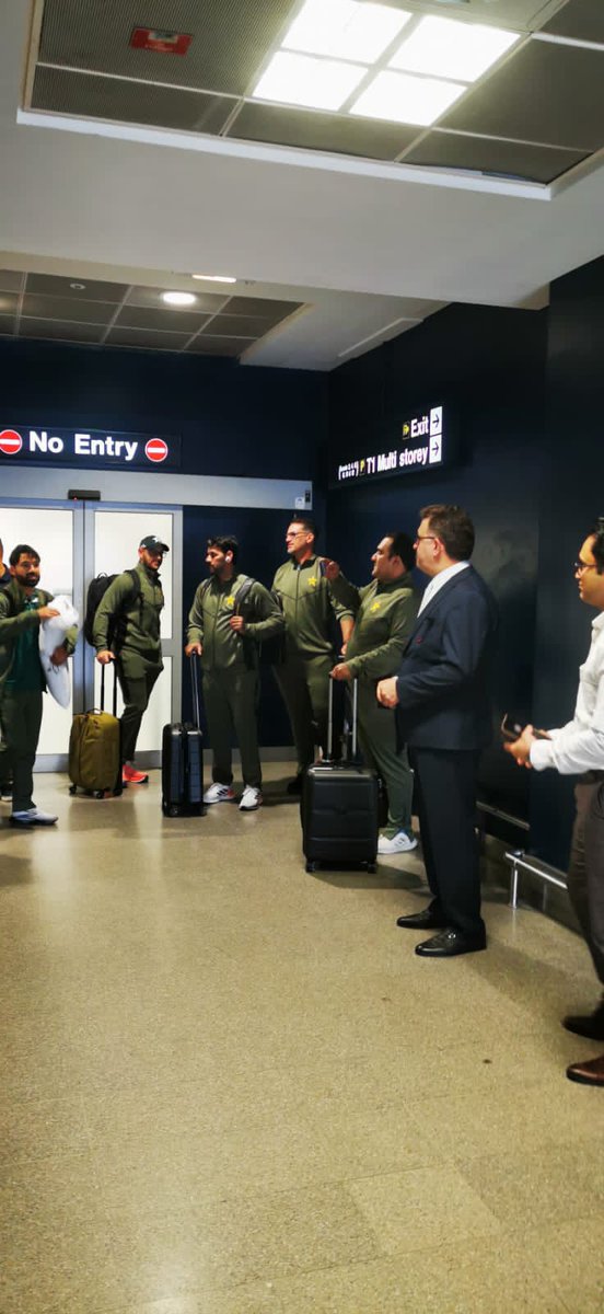 PakistaninUK's tweet image. Pakistan's Consul General at Manchester Mr. Tariq Wazir received Pakistan's National Cricket Team @TheRealPCB at Manchester Airport.

The team will be playing T20 format matches against England.  

After arrival at Manchester, the Cricket Team is proceeding to Leeds.…
