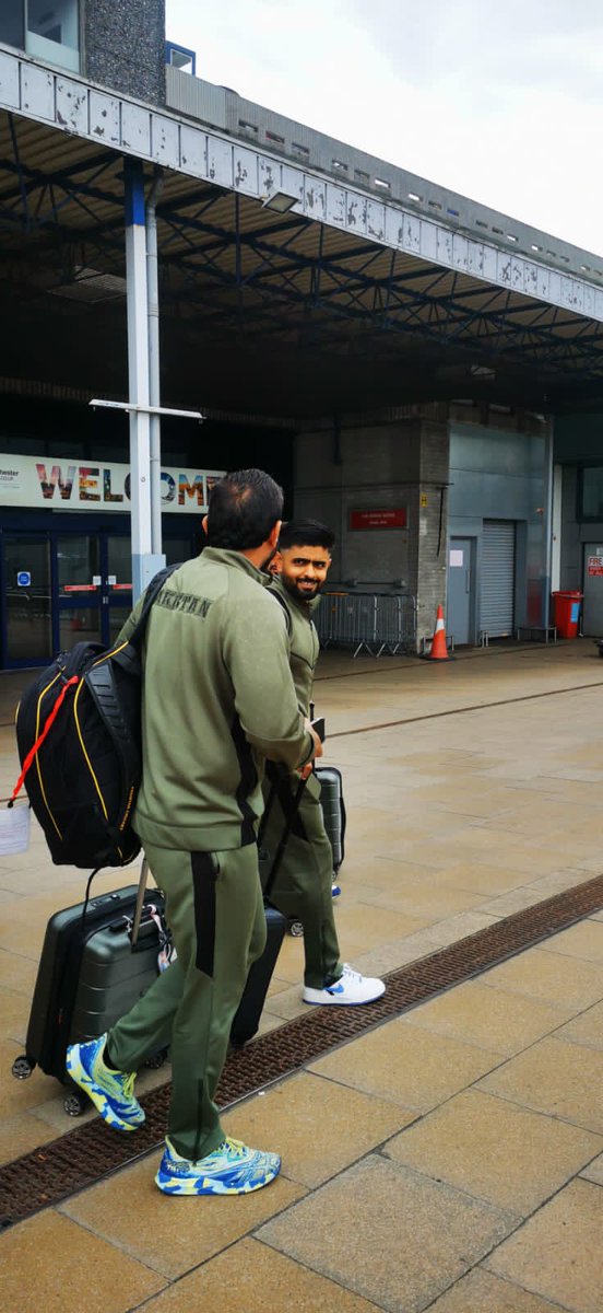 PakistaninUK's tweet image. Pakistan's Consul General at Manchester Mr. Tariq Wazir received Pakistan's National Cricket Team @TheRealPCB at Manchester Airport.

The team will be playing T20 format matches against England.  

After arrival at Manchester, the Cricket Team is proceeding to Leeds.…