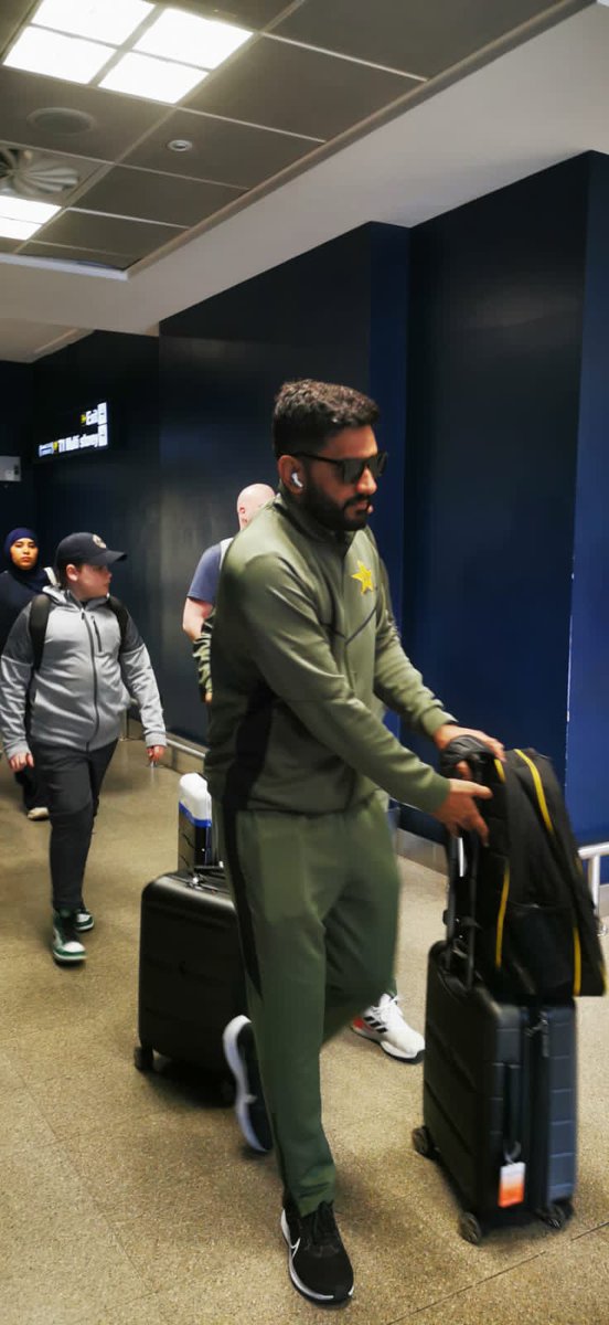 PakistaninUK's tweet image. Pakistan's Consul General at Manchester Mr. Tariq Wazir received Pakistan's National Cricket Team @TheRealPCB at Manchester Airport.

The team will be playing T20 format matches against England.  

After arrival at Manchester, the Cricket Team is proceeding to Leeds.…