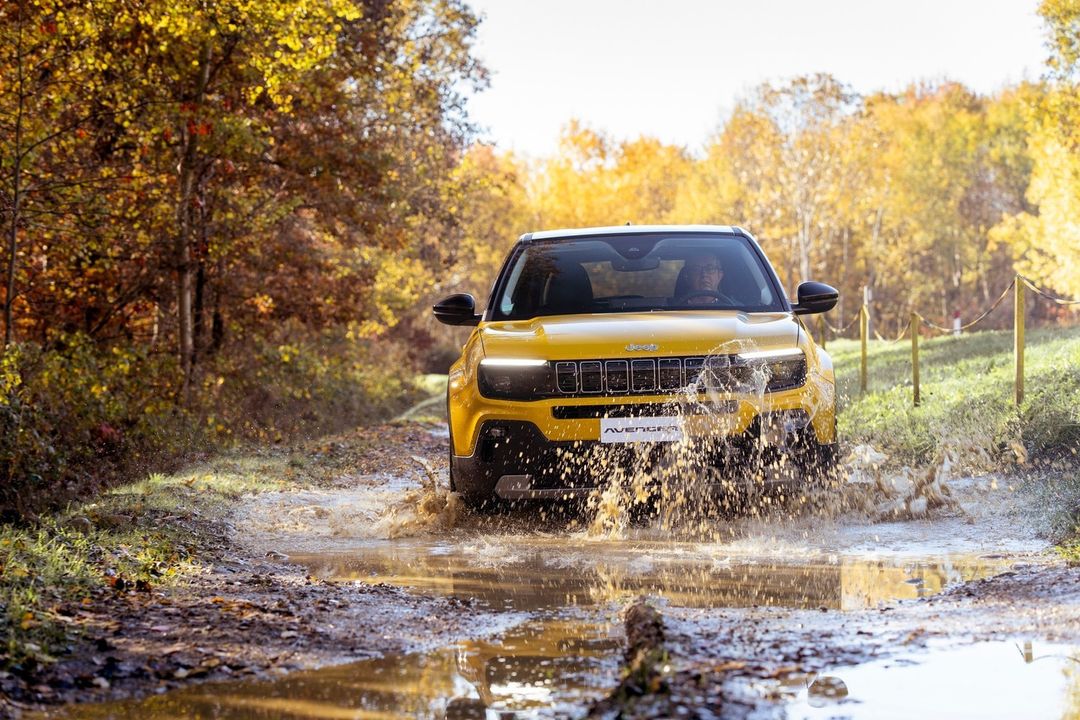 FJChalkeEV's tweet photo. The new #JeepAvenger is ready to take on every challenge, with Hill Descent Control, ample ground clearance and a #SelecTerrain® system to master tough driving conditions.
Experience it at Vale Motors in #Wincanton, or click https://t.co/VZSNnJPmmy to learn more. #Jeep #Avenger https://t.co/qPFyNXelOX