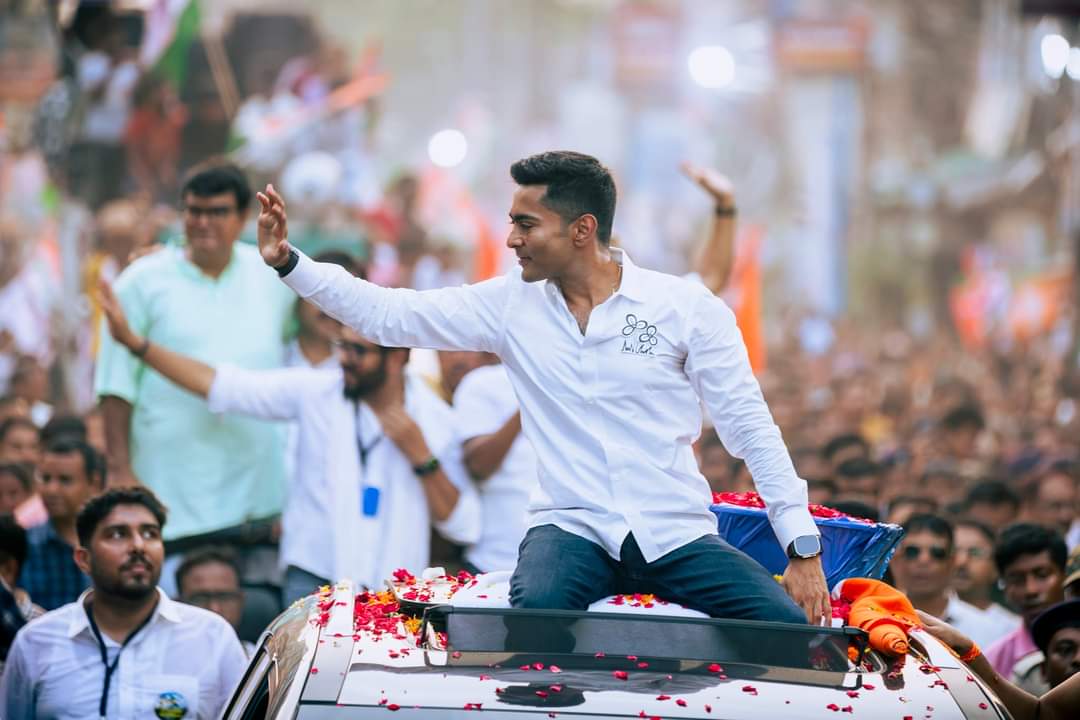 TrinankurWBTMCP's tweet image. মোর নাম এই বলে খ্যাত হোক, আমি তোমাদেরই লোক আর কিছু নয়, এই হোক শেষ পরিচয়।