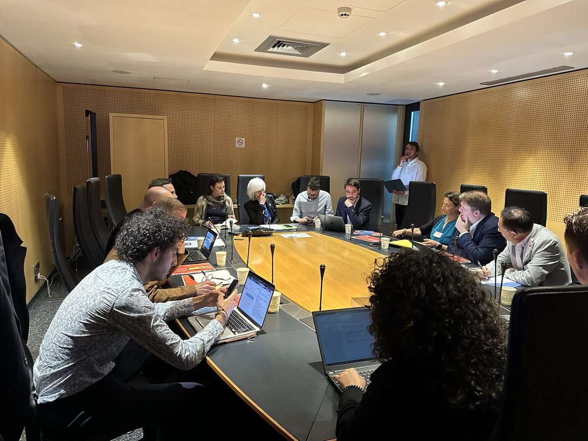 AndyKerbrat's tweet photo. Présent à la rencontre du Groupe d’étude VIH avec les acteurs du numérique @GoogleFR @Arcom_fr @PlaySafeParis et @ElusContreSida pour parler de la  réduction des risques sur le ChemSex.

Une politique de prévention efficace doit réunir tous les protagonistes publics et privés ! https://t.co/wxfueBUVo9