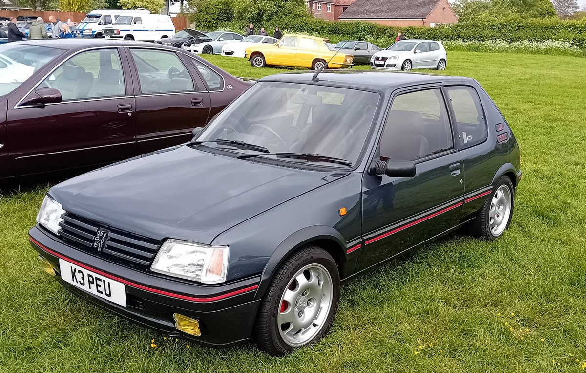 TheSuperpigeon's tweet photo. Back to the magnificent 80's again at Le Griffin tonight. The XR3 was #SimplyLoveleh ๐ #80s #GriffinsHead #Papplewick #Nottingham #CarTwitter https://t.co/H7464zjTEb
