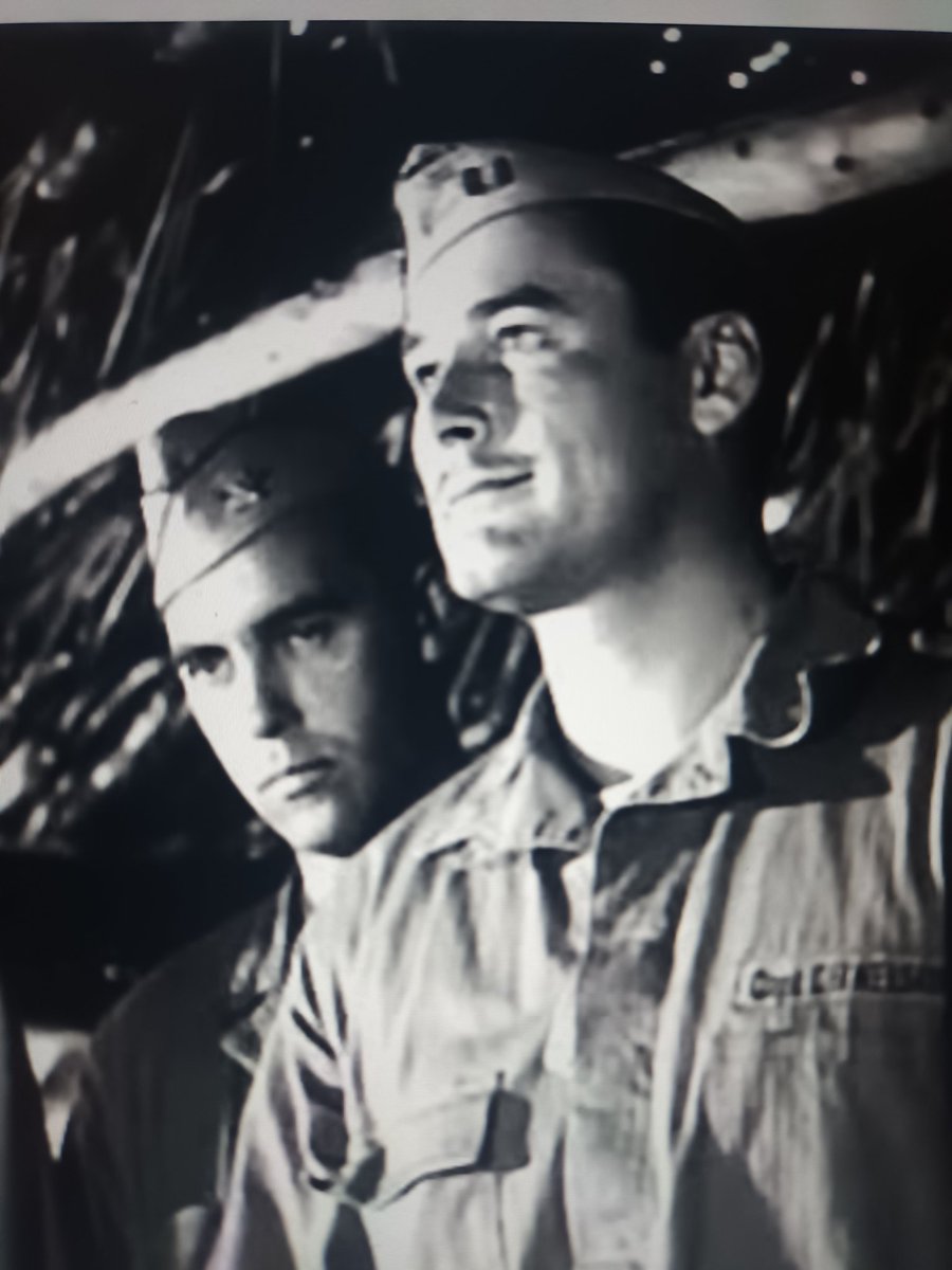 Objetivo Birmania 1945 Raoul Walsh 
 bélica con el mítico Errol Flynn al mando de un grupo de paracaidistas lanzados   a la jungla de Birmania tras las líneas japonesas para destruir una estación de radar, misión muy difícil con las condiciones del terreno y rodeados de enemigos