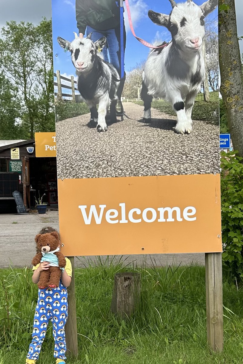 Katy__Perry's tweet image. Sally @spotlight_th thought a change of clothes were needed for her @WhitePostFarm visit today!