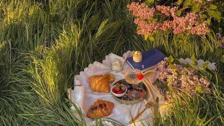 shewearprada's tweet photo. Afternoon tea 💐☕⛅🌿 https://t.co/oAKn80XJ0n