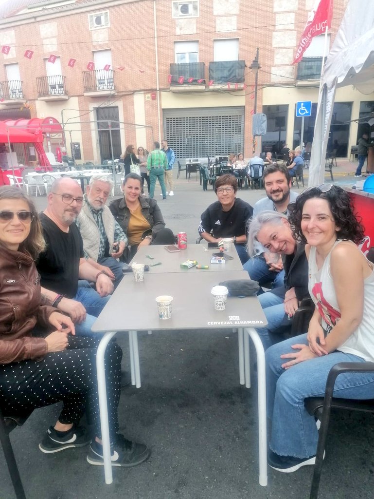 Muchas gracias a las compañeras de <a href="/IU_Madrid/">IU Madrid🔻</a> que han venido a Ciempozuelos a apoyar a los trabajadores y trabajadoras del servicio de limpieza de nuestro pueblo así como a visitarnos a nuestra caseta en nuestro último día de #SanIsidro2024
Gracias ✊️