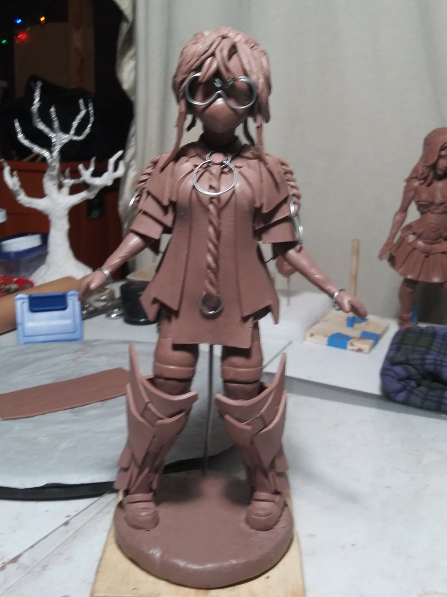 DuskySapphire's tweet photo. Trying an improvised outfit using flat slabs of monster clay, and some steel hoops i fabricated. Made some glasses, but she still has no eyes 😂 https://t.co/O30lpKrTue