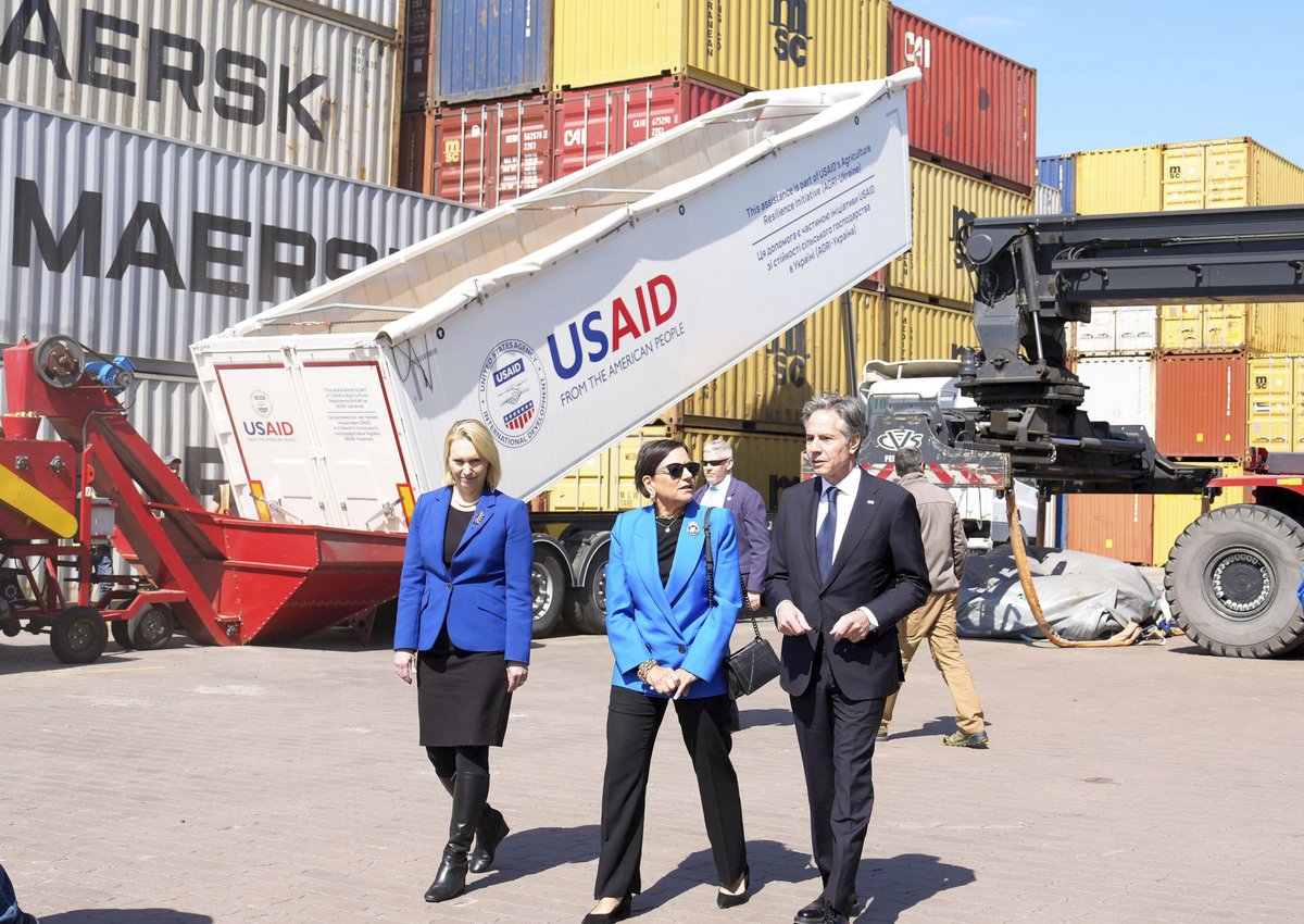 The Black Sea miracle has provided over 33 million tons of goods, including life-saving grain to more than 40 countries. I visited a grain processing center with @SecBlinken and @USAmbKyiv to see the work firsthand.